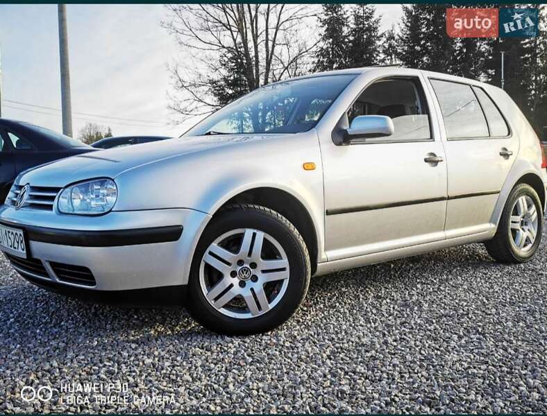 Хетчбек Volkswagen Golf 2001 в Турійську