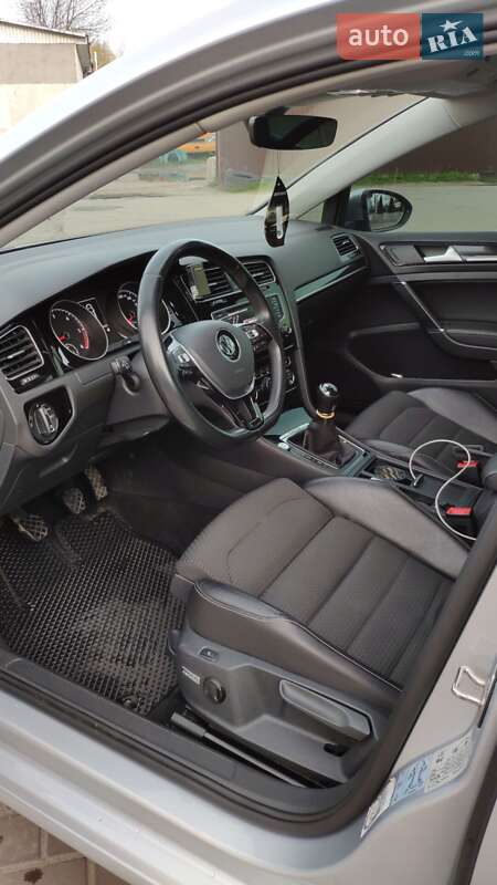 Універсал Volkswagen Golf 2016 в Києві