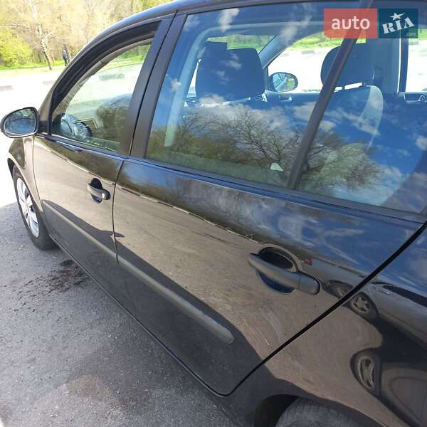 Хэтчбек Volkswagen Golf 2005 в Запорожье