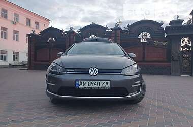 Хетчбек Volkswagen Golf 2017 в Звягелі