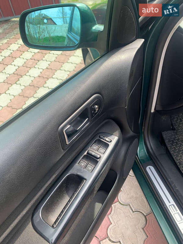 Хетчбек Volkswagen Golf 2000 в Брусилові