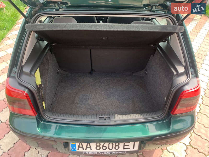 Хетчбек Volkswagen Golf 2000 в Брусилові