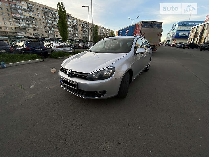 Универсал Volkswagen Golf 2010 в 