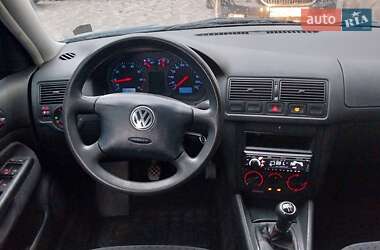 Хэтчбек Volkswagen Golf 1999 в 