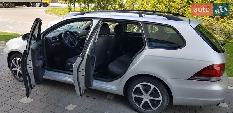 Універсал Volkswagen Golf 2011 в Ужгороді