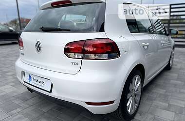 Хэтчбек Volkswagen Golf 2011 в 