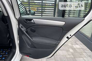 Хэтчбек Volkswagen Golf 2011 в 