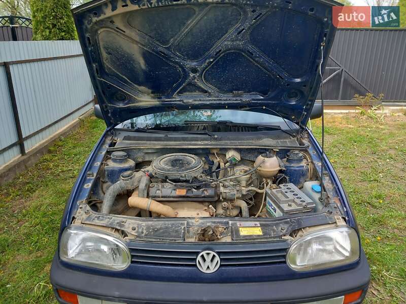 Хетчбек Volkswagen Golf 1992 в Сторожинці