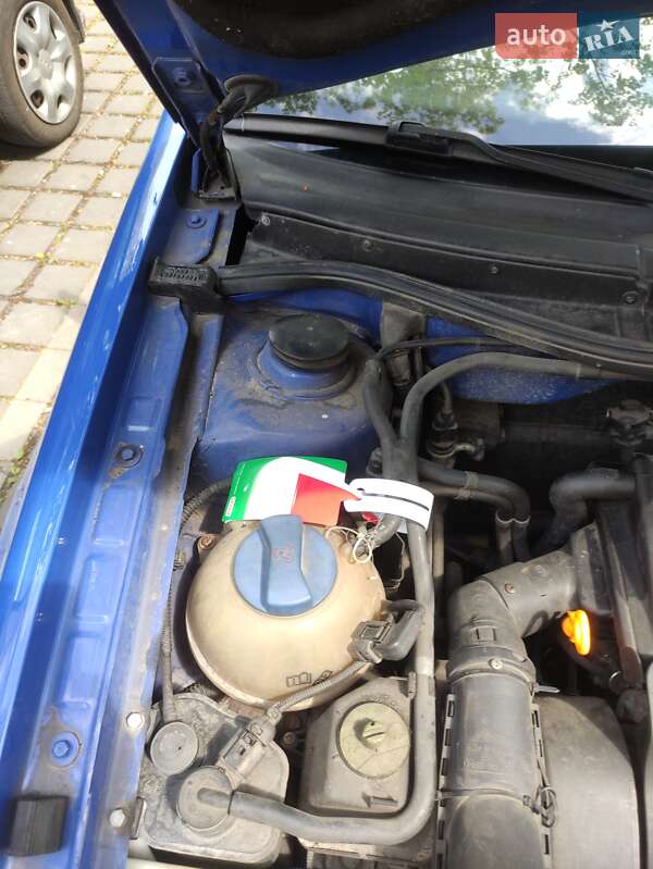 Хэтчбек Volkswagen Golf 2000 в Днепре