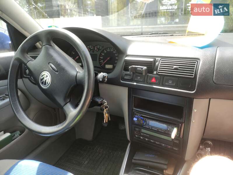 Хэтчбек Volkswagen Golf 2000 в Днепре