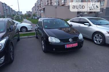 Хэтчбек Volkswagen Golf 2004 в Киеве