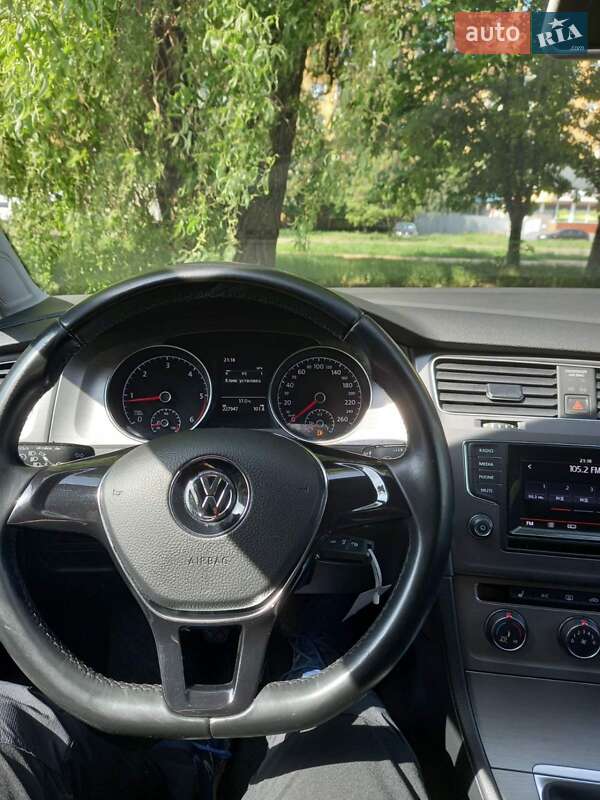 Універсал Volkswagen Golf 2015 в Ужгороді