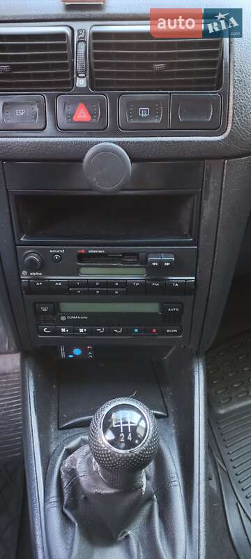 Хэтчбек Volkswagen Golf 2001 в Львове