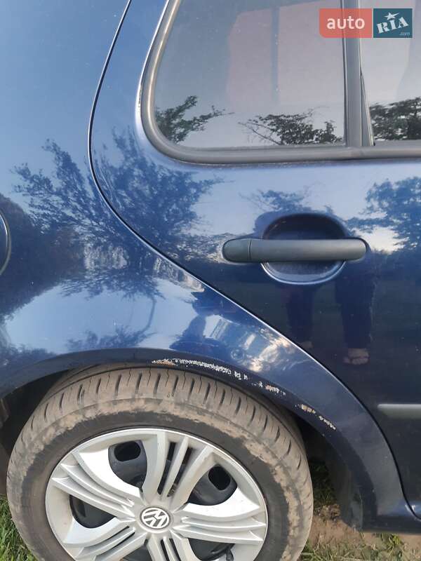 Хэтчбек Volkswagen Golf 2001 в Коростышеве