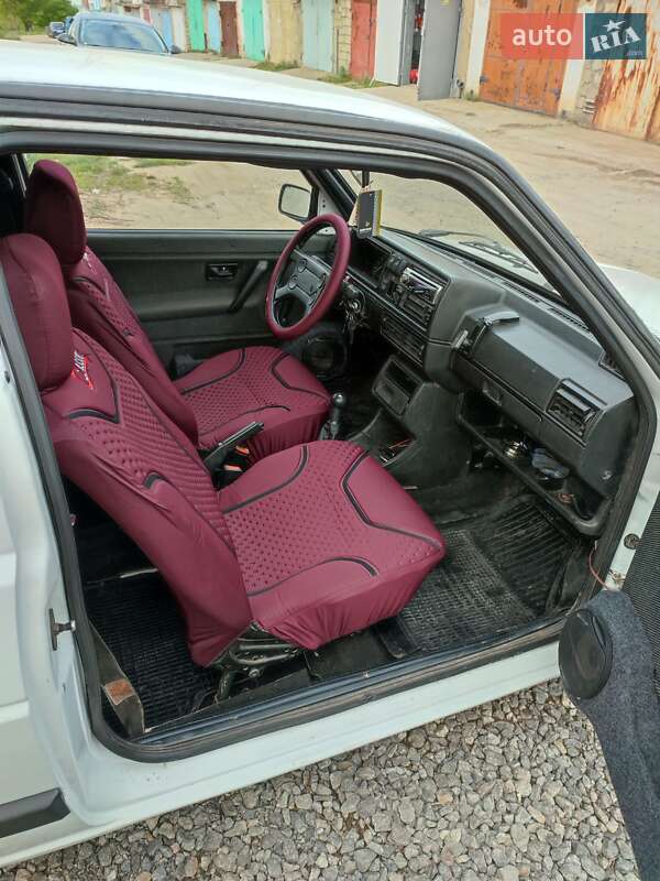 Хетчбек Volkswagen Golf 1989 в Новодністровську