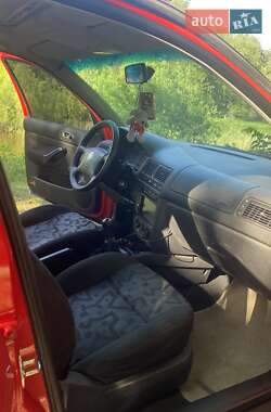 Хэтчбек Volkswagen Golf 1998 в 