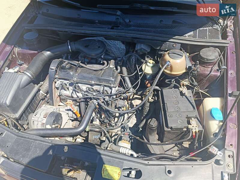 Хетчбек Volkswagen Golf 1994 в Тарутиному