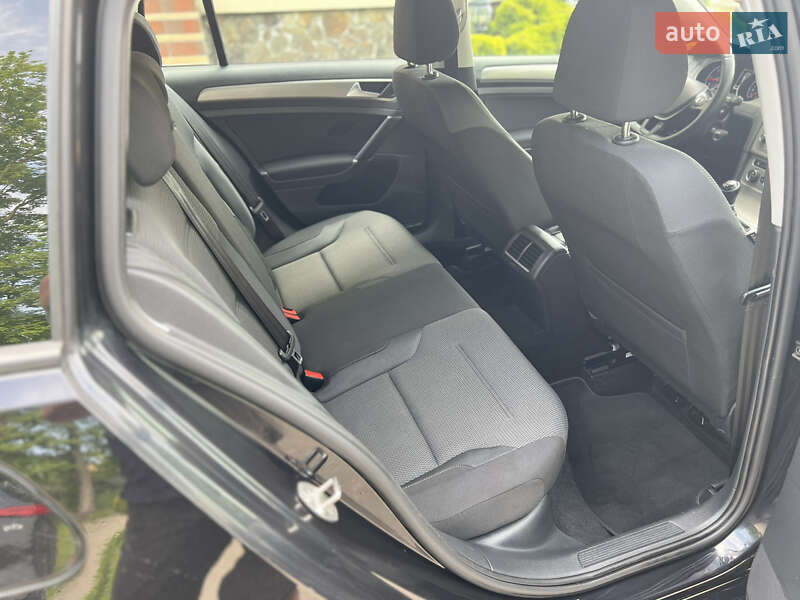 Універсал Volkswagen Golf 2016 в Стрию