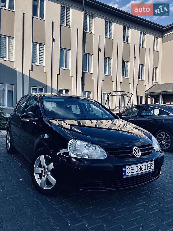 Хетчбек Volkswagen Golf 2005 в Чернівцях