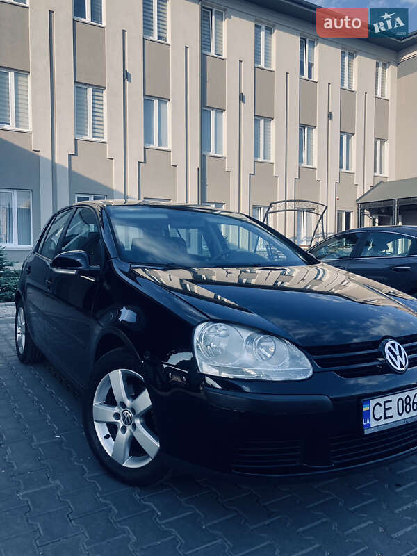 Хетчбек Volkswagen Golf 2005 в Чернівцях