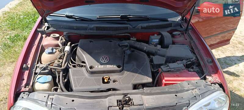 Хетчбек Volkswagen Golf 1998 в Попільні