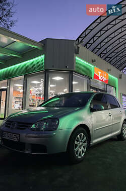 Хэтчбек Volkswagen Golf 2005 в 