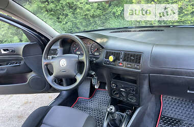 Хэтчбек Volkswagen Golf 2001 в Львове