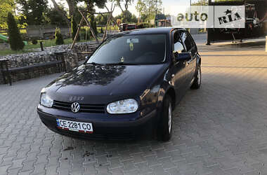 Хэтчбек Volkswagen Golf 2002 в Черновцах