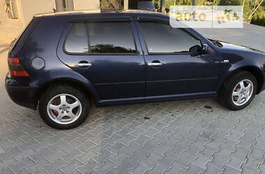 Хэтчбек Volkswagen Golf 2002 в Черновцах