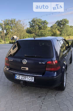 Хэтчбек Volkswagen Golf 2002 в Черновцах