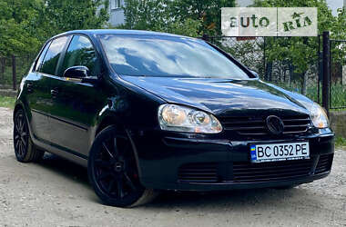 Хэтчбек Volkswagen Golf 2004 в Самборе