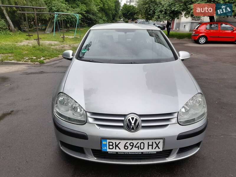 Хетчбек Volkswagen Golf 2005 в Рівному