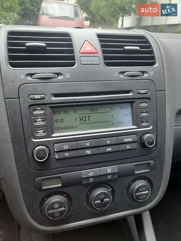 Хетчбек Volkswagen Golf 2005 в Рівному