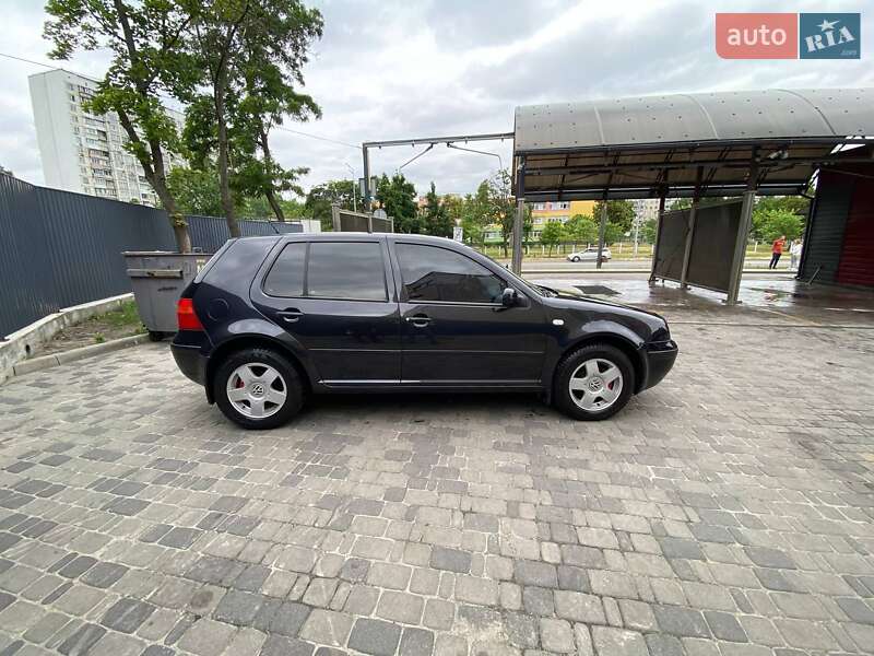 Хетчбек Volkswagen Golf 2003 в Києві