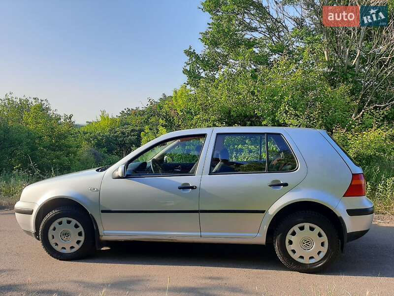 Хетчбек Volkswagen Golf 2004 в Одесі