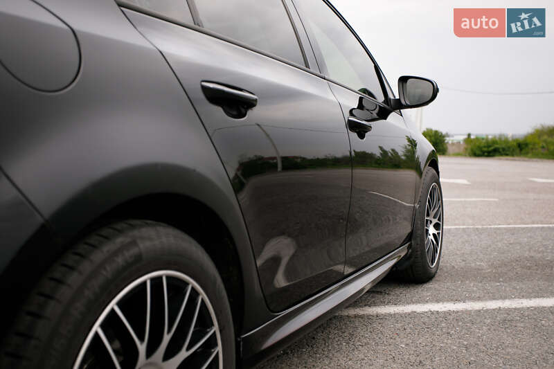 Хетчбек Volkswagen Golf 2012 в Чернівцях