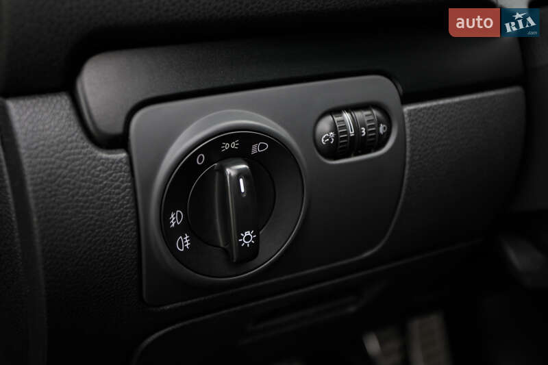 Хетчбек Volkswagen Golf 2012 в Чернівцях