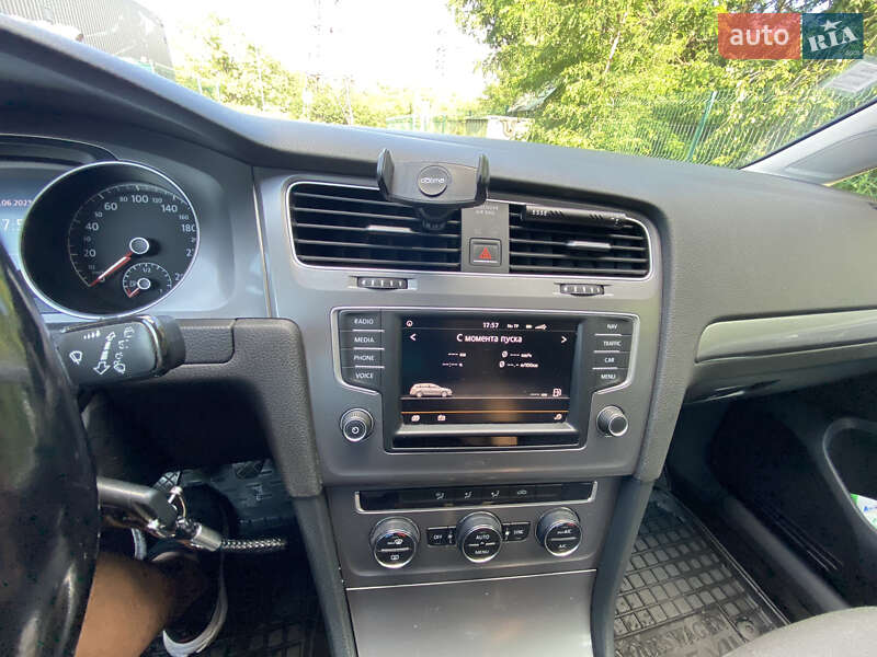 Універсал Volkswagen Golf 2016 в Кривому Розі