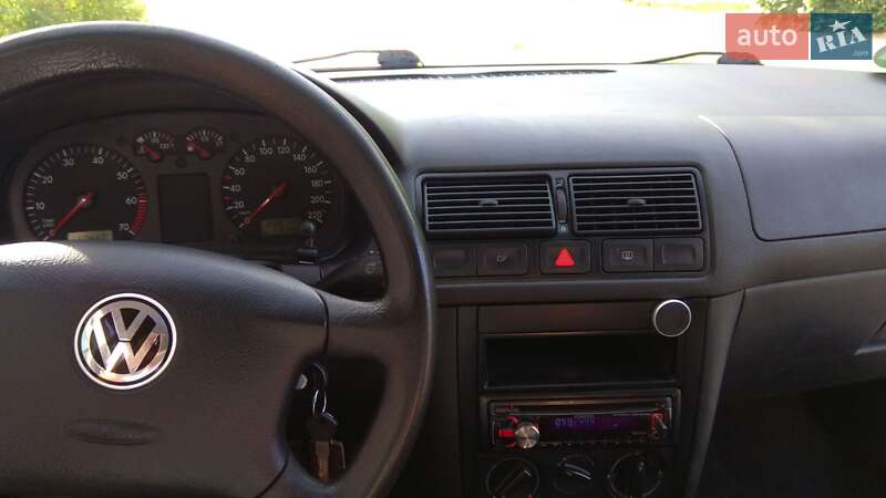 Хетчбек Volkswagen Golf 2001 в Каневі