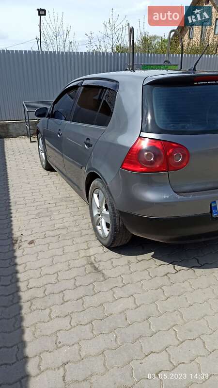 Хетчбек Volkswagen Golf 2005 в Коломиї