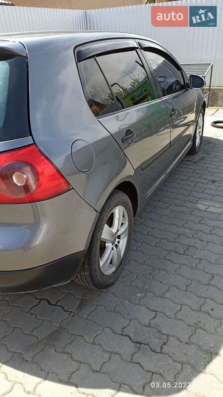 Хетчбек Volkswagen Golf 2005 в Коломиї