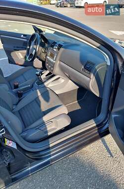 Хэтчбек Volkswagen Golf 2007 в Ужгороде