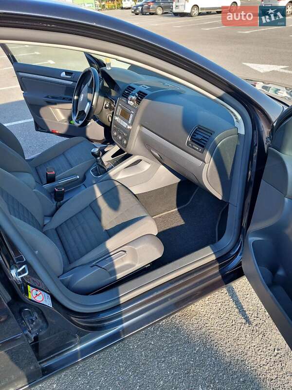 Хетчбек Volkswagen Golf 2007 в Ужгороді