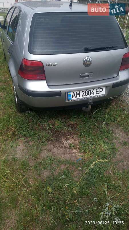 Хетчбек Volkswagen Golf 2001 в Житомирі