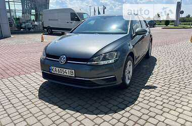 Хетчбек Volkswagen Golf 2019 в 