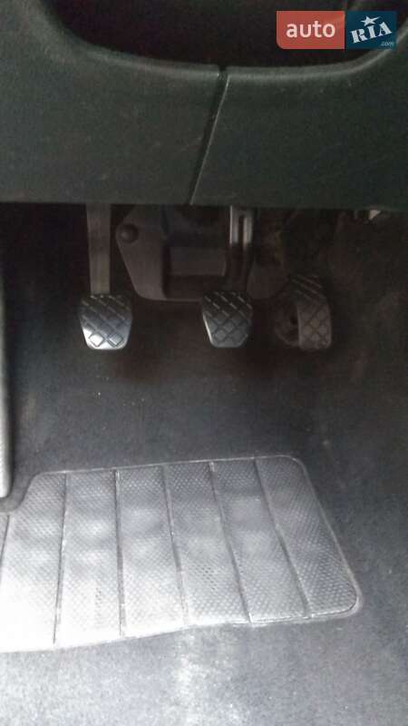 Хетчбек Volkswagen Golf 2001 в Каневі