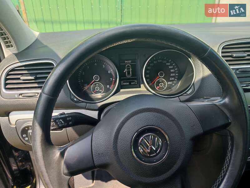 Хетчбек Volkswagen Golf 2010 в Чернівцях