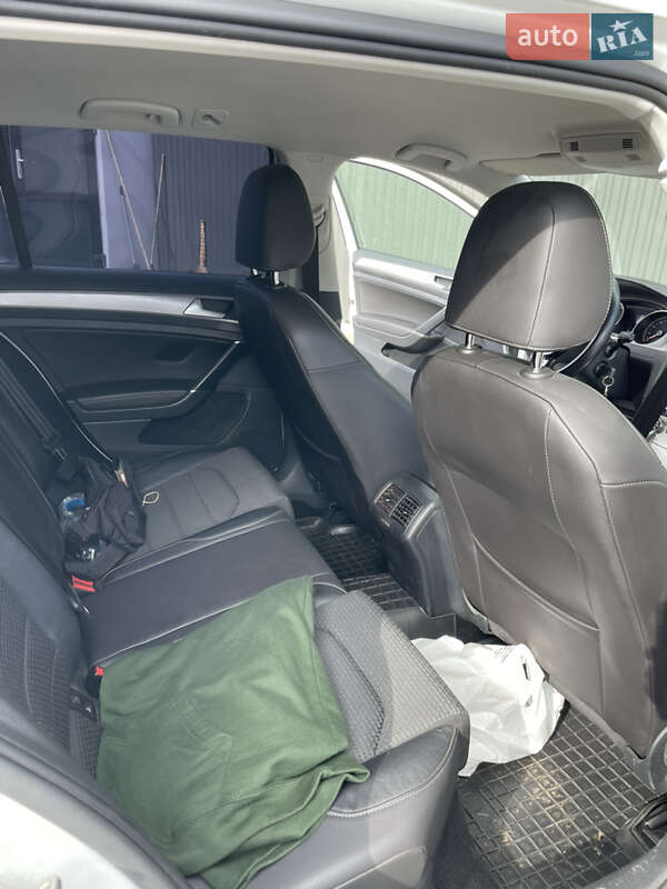 Универсал Volkswagen Golf 2015 в Луцке