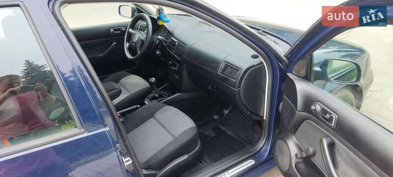 Універсал Volkswagen Golf 2000 в Сумах