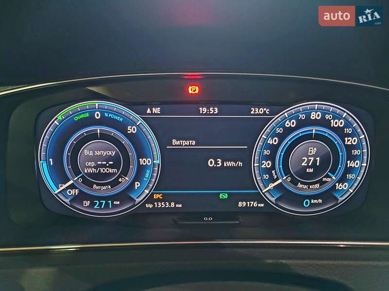 Хэтчбек Volkswagen Golf 2017 в Житомире